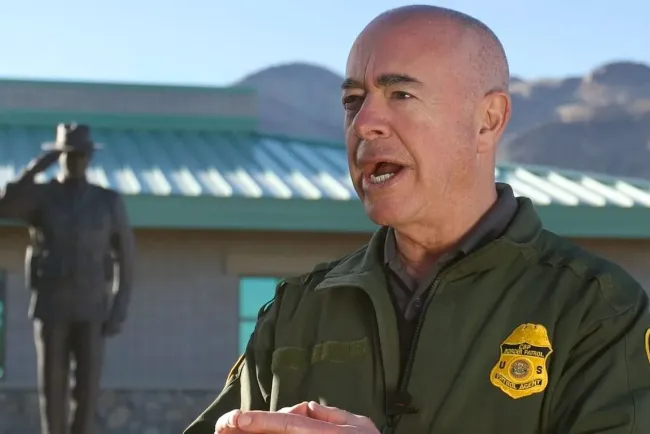 Estará Mayorkas en frontera de EU con México este sábado