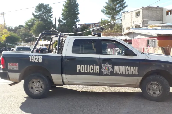 Mujer termina agredida por correr a su pareja de la casa