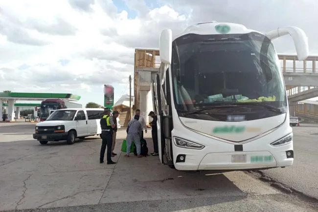 Sigue rescate de menores migrantes que viajan sin compañía