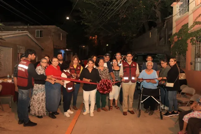 Agradecen colonos de la Héroes pavimentación de calle