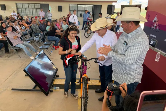 Entrega Gobernador bicicletas en municipios de la sierra alta
