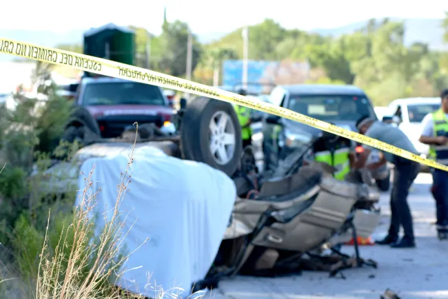 Pierden la vida 2 jóvenes en accidentes carreteros
