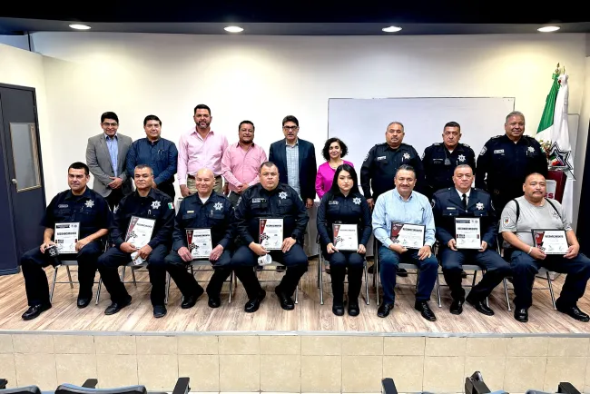 Destacan desempeño de agentes de SP; celebran a policía del mes
