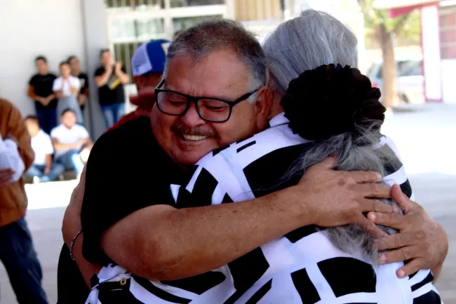 Cumple el profe Marco Carrillo su objetivo; se jubila después de 30 años de servicio