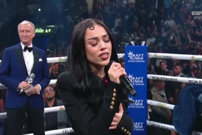 Danna Paola venció sus miedos al cantar el Himno