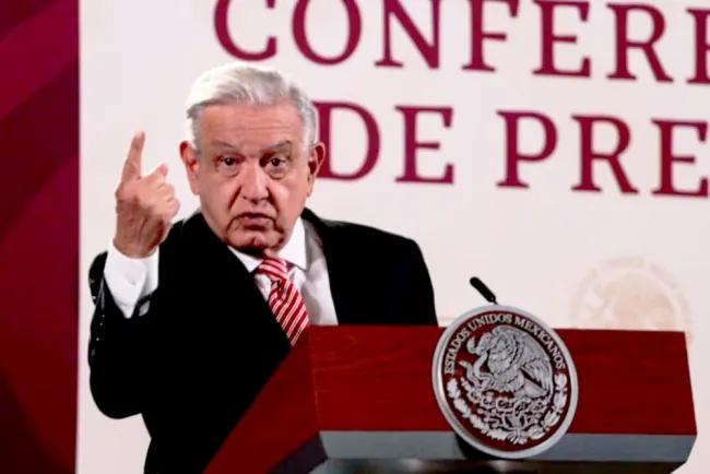 Ordena INE eliminar “posdata” de AMLO de La Mañanera