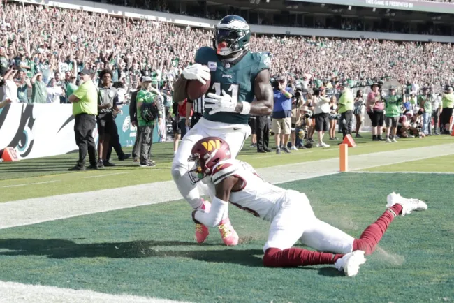 Aguilas y Niners exponen invictos