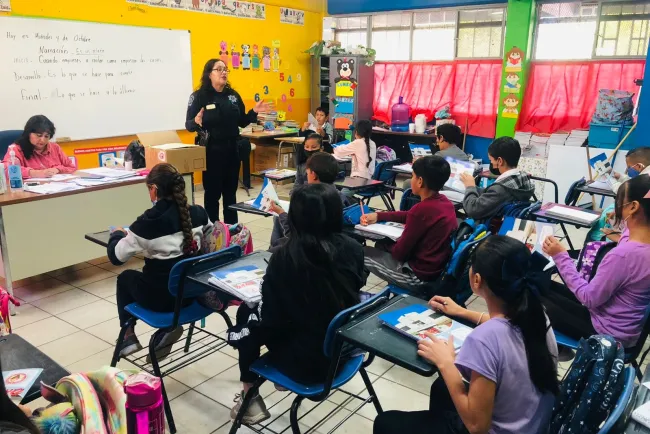 Atiende el DARE a estudiantes de escuelas primarias