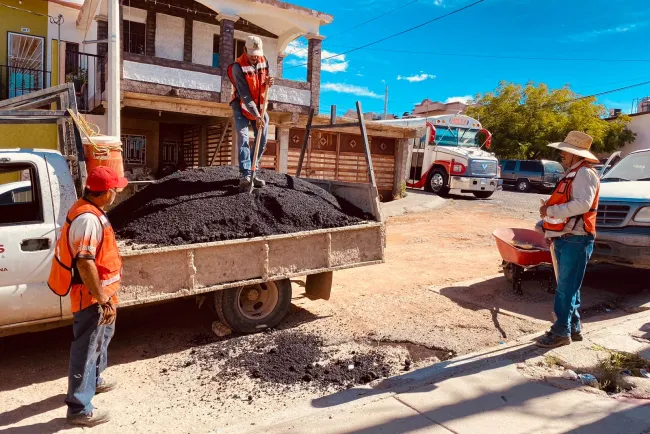 Aplican programa de bacheo en San Carlos y otras colonias