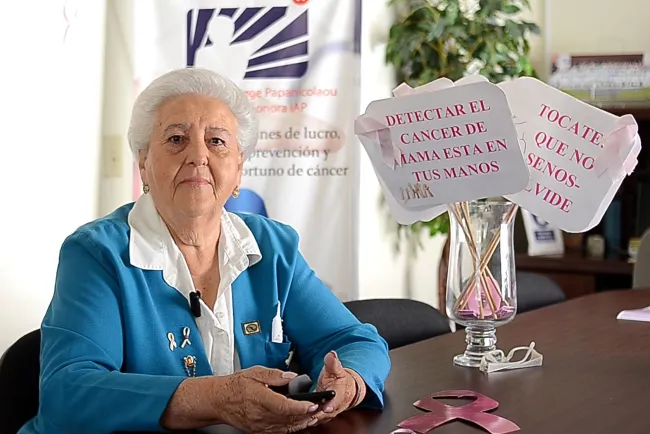 Recibe George Papanicolaou donativos para Jornada de Reconstrucción Mamaria