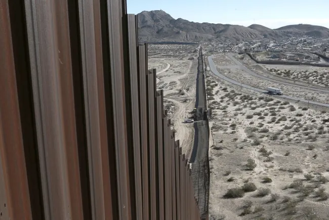 Refuerza EU muro fronterizo entre Ciudad Juárez y Texas