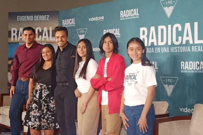 Eugenio Derbez es un profe que hace reír y llorar