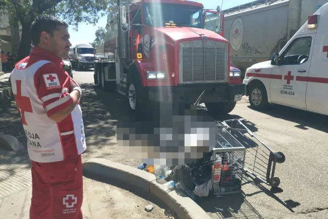 Fallece hombre al ser arrollado por camión pesado