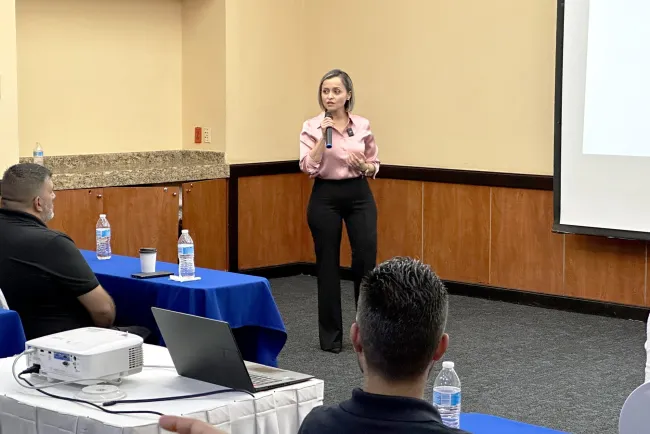 Realizan conferencia de vanguardia tecnológica