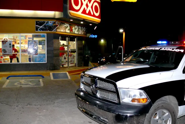 Asaltante se lleva 500 pesos con cuchillo en mano