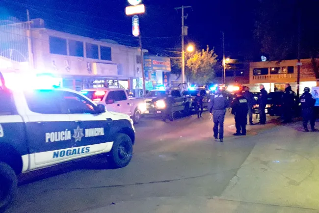 Descubre a ladrón de su auto y éste lo hiere para huir