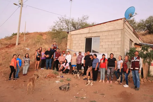 Entrega Alcalde obra de electrificación en Colinas