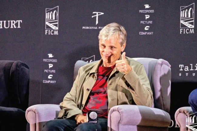 Estoy feliz de seguir vivo: Viggo Mortensen