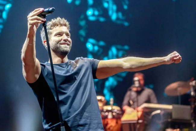 Pablo Alborán invita a olvidarse del mundo