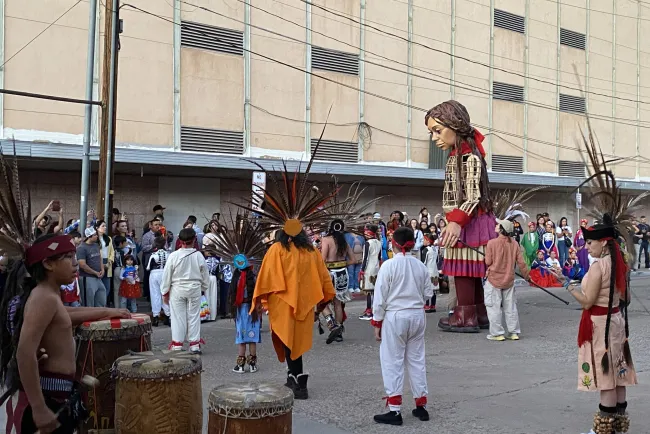 Amal trae un mensaje de paz a la frontera