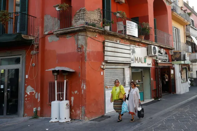 Sismos afectan localidad cercana a Nápoles; prevén nacimiento de “supervolcán”