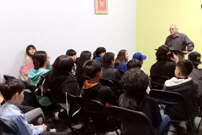 Llevan a jóvenes a “El Manicomio” con mensaje de esperanza