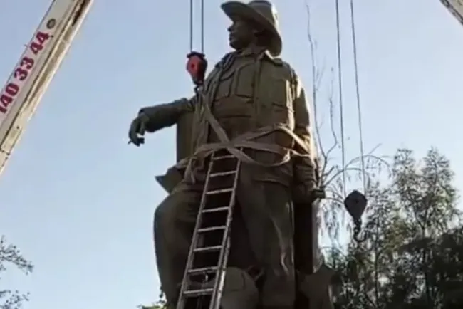 Cumplen decreto del Congreso del Estado con la reubicación de estatua de Jesús García