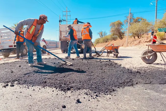 Realizan jornada de bacheo en colonias La Mesa y San Miguel