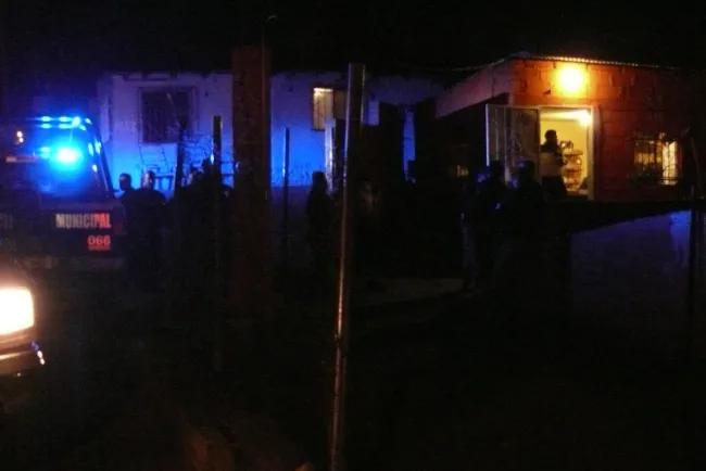 Golpean a hombre a cachazos en su propia casa