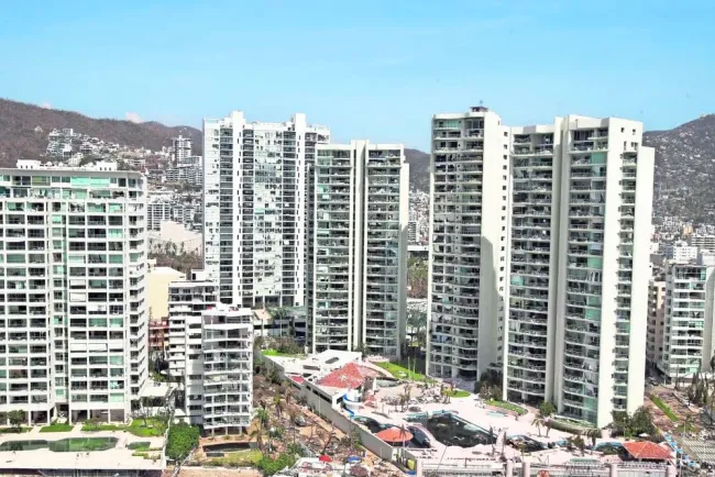 Prevé AMLO que se “reestrenen” hoteles en Acapulco para marzo-abril de 2024