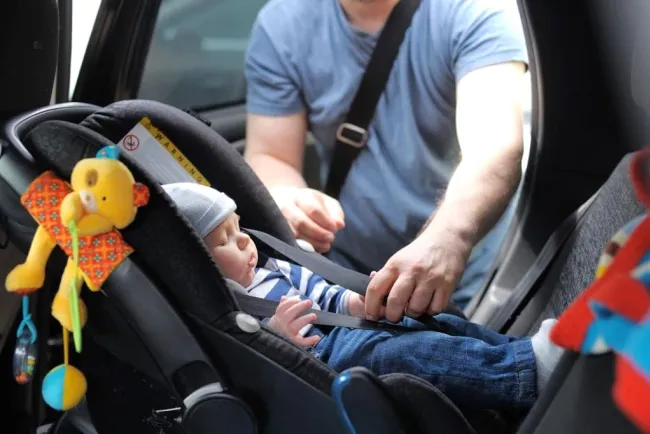 Exhortan uso de portabebés para próximo periodo vacacional