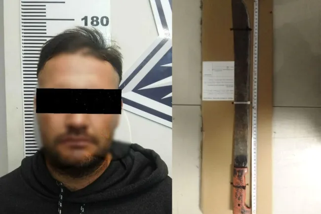 Arrestan a sujeto con machete; amedrentaba a clientes de negocio