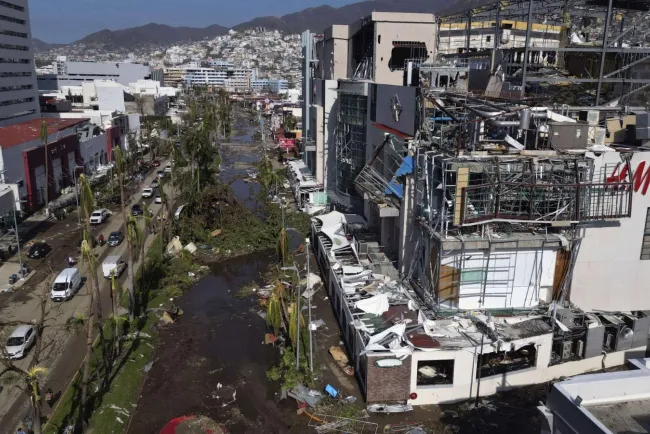 NASA muestra imágenes del antes y después del huracán Otis en Acapulco