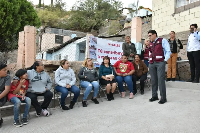Alcalde entrega obra de escalinata en calle Río Bravo