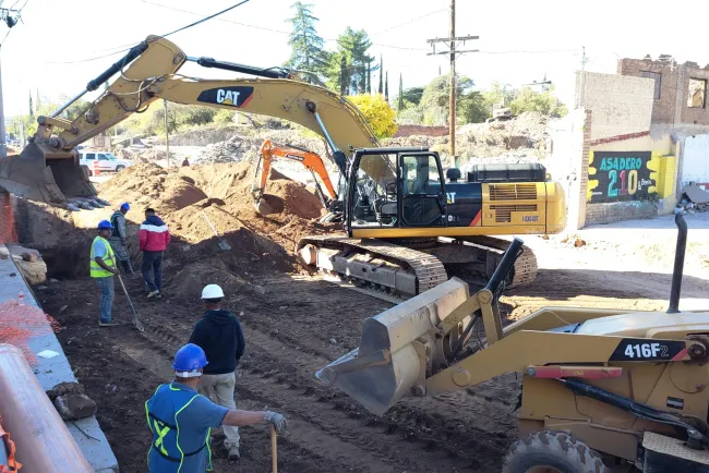 Tras derrumbe en trabajos de la Tecnológico, rescatan a trabajador