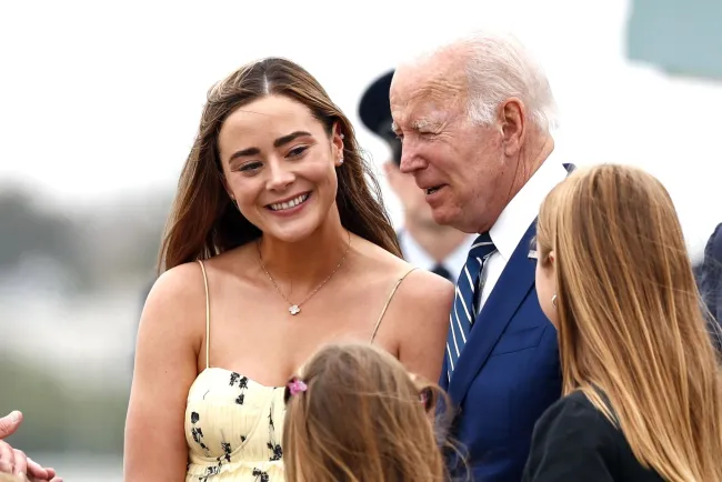 Sufre ataque automóvil de nieta de Joe Biden en Washingto