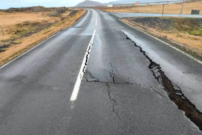 Evacua Islandia a miles por posible erupción volcánica