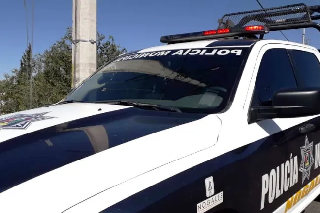 Agreden vecinos a residente de La Mesa; le apedrean su casa