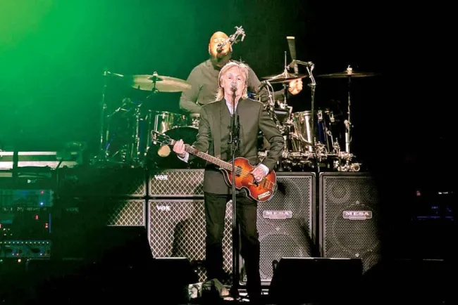 Consiente Paul McCartney a sus fans capitalinos