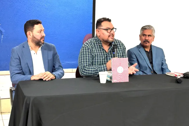 Presentan libro ‘Laberintos’