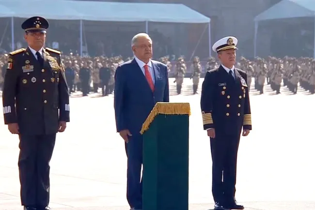 Encabeza AMLO última ceremonia del desfile cívico militar