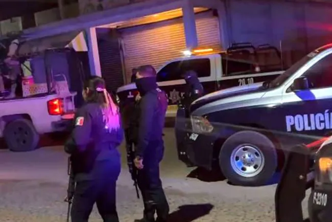 Pegan ladrones a comercios, causan daños y roban mercancía