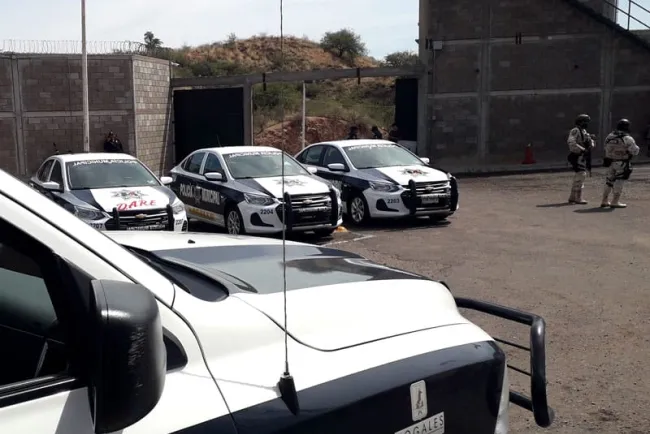 Denuncia a su ex esposa por abuso de confianza