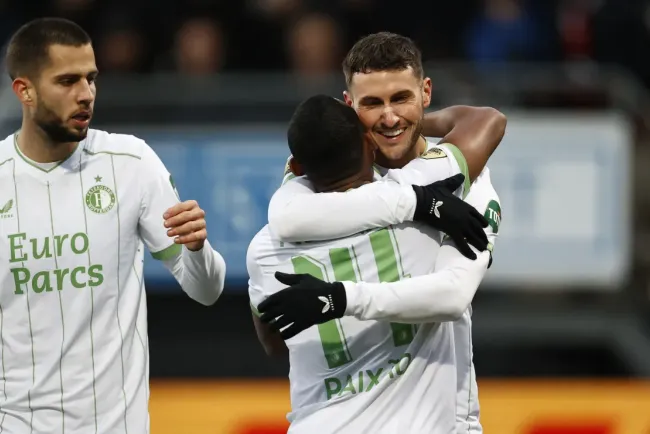 Triplete de Santiago Giménez