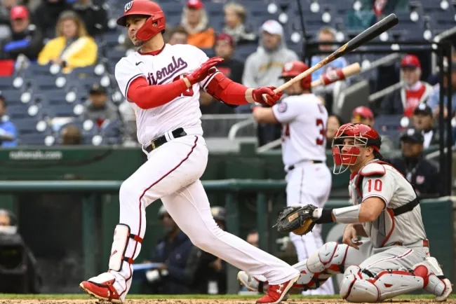 Tomateros anuncia a Meneses