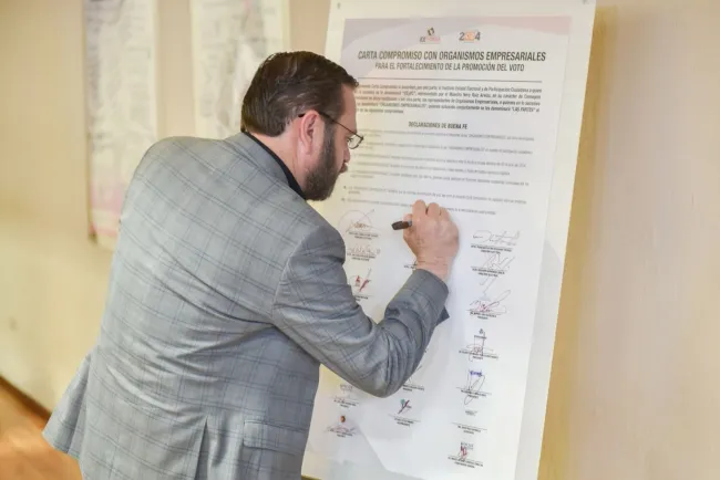 Pactan IEE y cámaras empresariales en fortalecimiento del voto