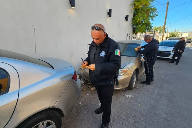 Jalará la grúa los vehículos estacionados en la vía pública