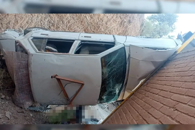 Sufre mujer lesiones de vida o muerte tras accidente automovilístico