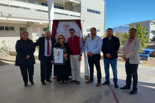 Homenajean como servidor de la educación al “Profe Godoy”