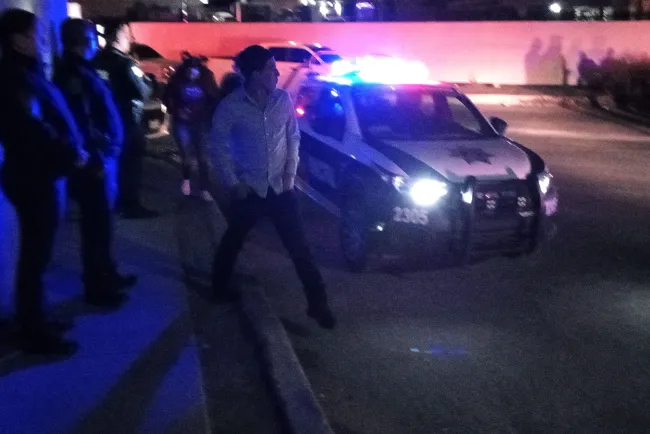 Agreden a migrante a cachazos